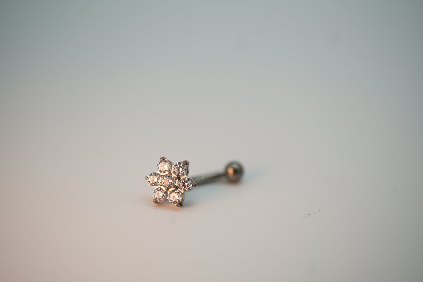 Rook-Spezial-Bumen-Piercing mit 7 Kristallen / Silberfarben Banane