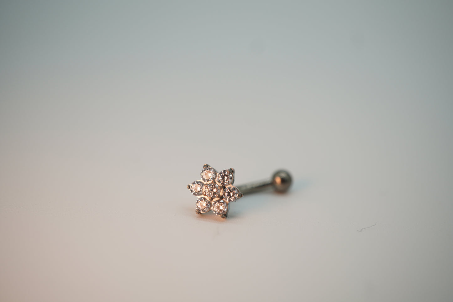 Rook-Spezial-Bumen-Piercing mit 7 Kristallen / Silberfarben Banane