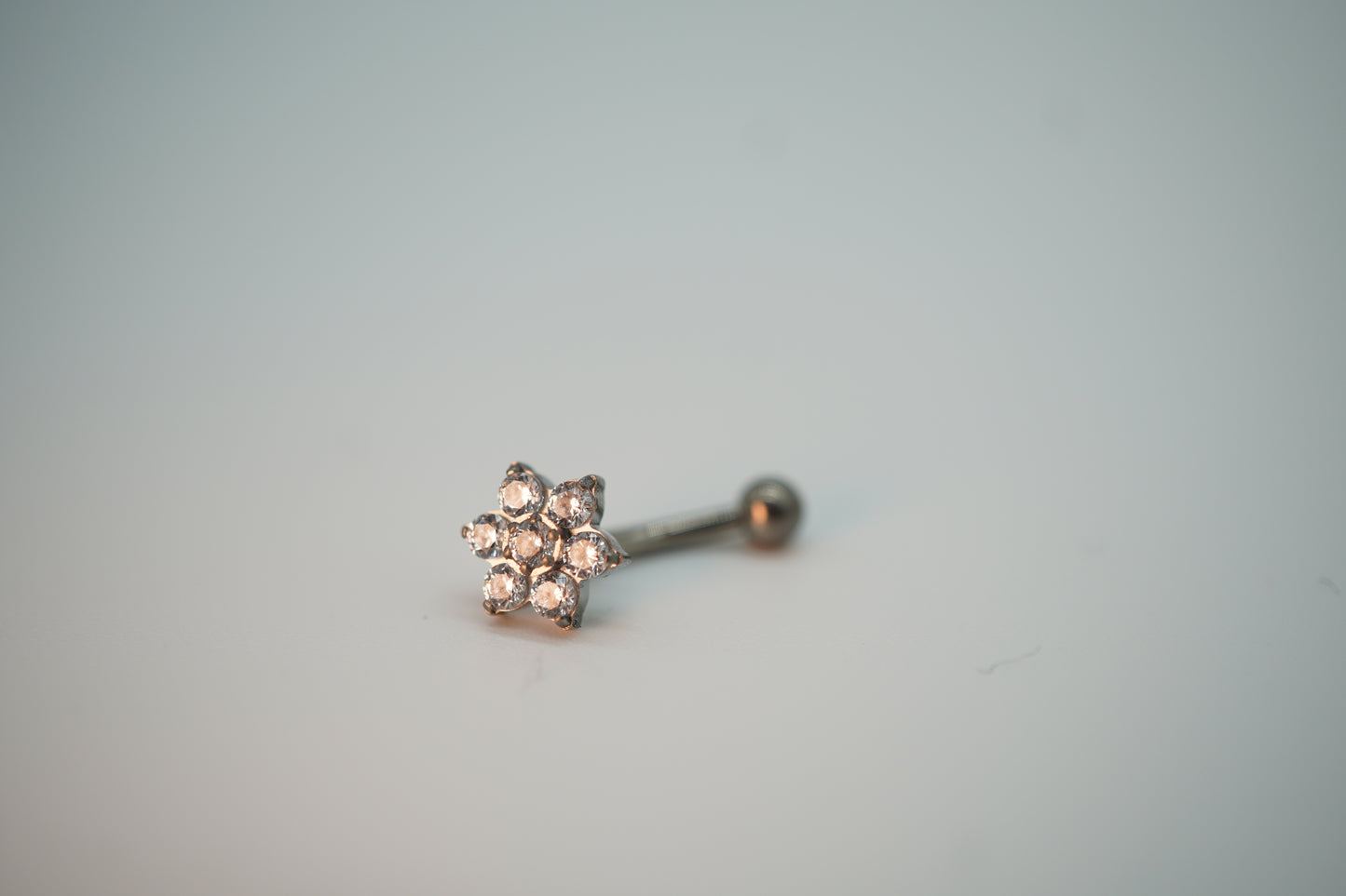 Rook-Spezial-Bumen-Piercing mit 7 Kristallen  /  Silberfarben Banane